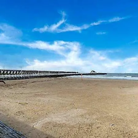 Spacious Seafront 2* Blankenberge