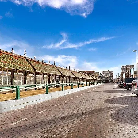 Spacious Seafront Hotel 2*